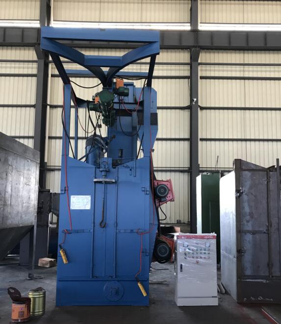 江蘇拋丸機除銹設(shè)備 巴西南卡希亞斯Caxias do Sul客戶采購雙鉤吊掛式拋丸機